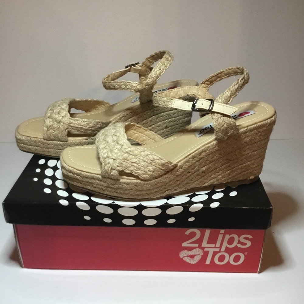 2 Lips Too Women's Cream Wedge Sandals Size 7 NIB